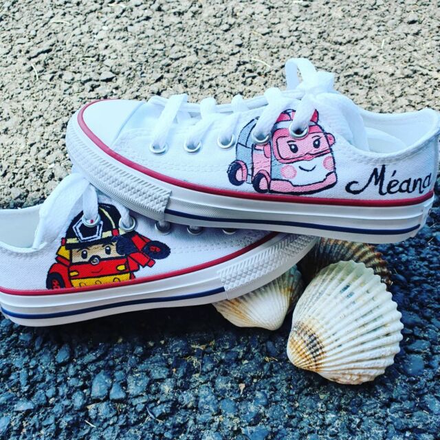 Custom converse basse pour une petite fille ❤️
Vous aimez?

Personnellement moi j'adore les converses ❤️

Les peintures de chez @sneakarts.kit sont aussi geniales sur tissus 

#passionconverse #converses #custom #customshoes #customsneakers #sneakartspaint #sneakarts  #camion #animeart #dessin #drawing #draw #créa #creatrice #creatricefrancaise